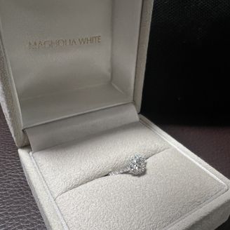 【MAGNOLIA WHITE JEWELRY(マグノリアホワイトジュエリー)】の口コミ 輝きが本当に綺麗です。
他のショップもちらっと見学はしましたが、やはり...