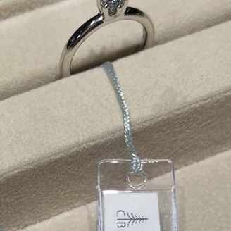 【CHRISTIAN BAUER(クリスチャンバウアー)】の口コミ 結婚指輪はハーフエタニティと決めていたので、重ね付けしやすそうなデザイ...