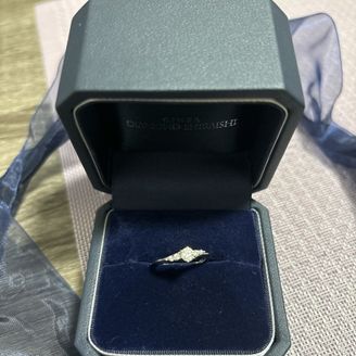 Ino エンゲージリング PT ダイヤモンドシライシ　婚約指輪 Ino（イーノ） [婚約指輪] 銀座ダイヤモンドシライシ | Ringraph