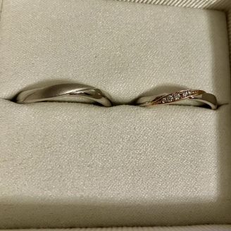 【AMOUR AMULET(アムール・アミュレット)】の口コミ 指輪の候補を選ぶ段階で、ウェーブで少し個性のあるものがいいなと思ってい...