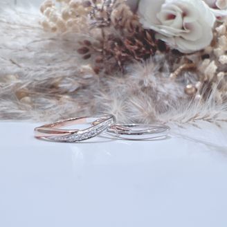 【BELETHE(ベルテ)】の口コミ プラチナとゴールドの2つの素材が使ってある指輪で、ゴールドはさまざまな...