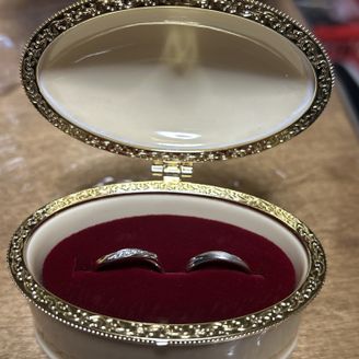 【Beauty and the Beast(ディズニー美女と野獣)】の口コミ お店で色々見させて頂いていた時、大好きなDisneyの美女と野獣のリン...