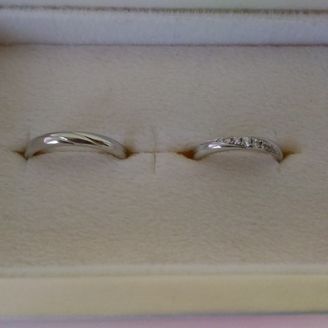 【ツインズキューピッド(Twins Cupid)】の口コミ 婚約指輪と重ねづけしたときに、シンプルですっきりしているものを探してい...