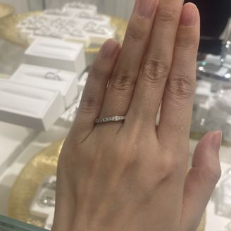 【EYE JEWELRY UMAKI(アイジュエリー ウマキ)】の口コミ ダイヤ付きの結婚指輪を探しており、こちらを試着させていただきました。エ...