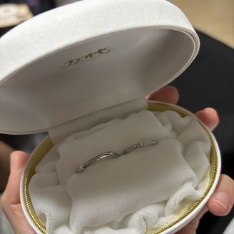 【カオキ　ダイヤモンド専門卸直営店】の口コミ 指輪のデザインはシンプルで、価格も十分に満足できるものです！
また、自...