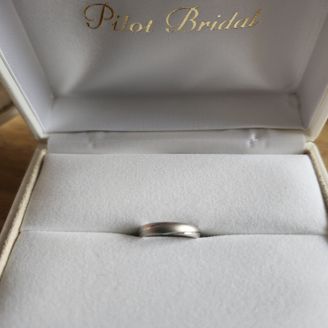 【PILOT BRIDAL(パイロットブライダル)】の口コミ デザインと強度で選びました。ダイヤは内側に入れました。（内側に入れる石...