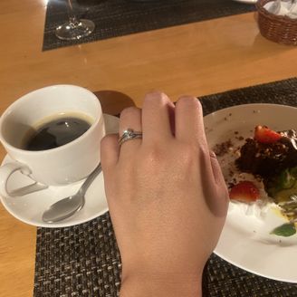 【トリニティ(Trinity)】の口コミ 女性側の指輪は、派手すぎないけどシンプルすぎない、特別な日にも日常使い...