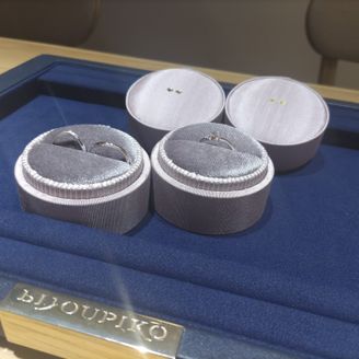 【LOVE NOTES】の口コミ 着け心地が軽く、とても良いです。仕事上でも付けたいこともあり、凄く目立...