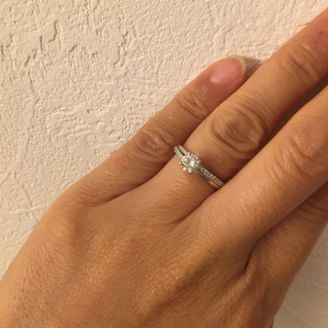 【デビアス(DE BEERS)】の口コミ 他のブランドと比べて、繊細なデザインで非常に丁寧な作りをしているところ...