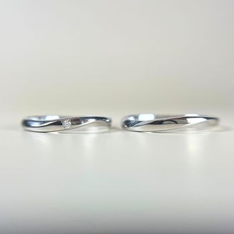 【BELETHE(ベルテ)】の口コミ 結婚指輪は毎日付けるものなので、着け心地を重視しました。細身のシンプル...