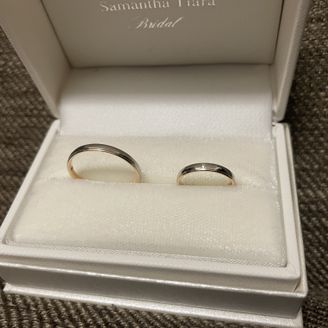 【サマンサティアラブライダル(Samantha Tiara Bridal)】の口コミ シンプルなフォルムが2層になったマリッジリングで、Pt とK14との2...