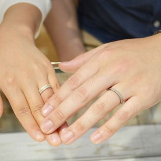 【e.m.】の口コミ 人とあまり被らない個性的な点、また指輪のデザインが表面と裏面で異なるの...