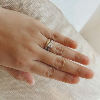 【PUAALLY(プアアリ)】の口コミ 結婚指輪は二人ともハーフフェイスデザインにしました。彫りのある方とない...