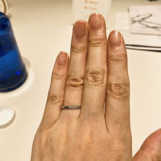 【HIROUMI(ヒロウミ)】の口コミ 婚約指輪と結婚指輪の重ね付けができ、普段使いができるところが気に入って...