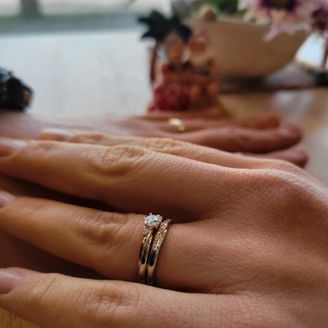 【AMOUR AMULET(アムール・アミュレット)】の口コミ 可愛くて、華やかなのに指馴染みがよいのが嬉しいです！指輪自体を着け慣れ...