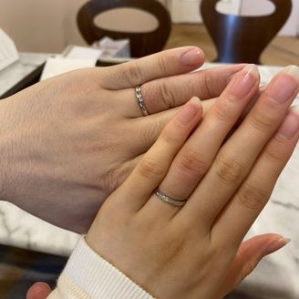 【Flowaves(フロウェーブス)】の口コミ 指輪のデザインがクロスしていて、ダイヤモンドもついていて可愛いなぁ〜と...