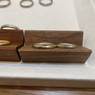 【MOUV(モーブ)】の口コミ 自分の指に合う形かどうか、
色味はゴールド系がよかったので色々な色味も...