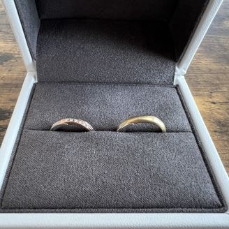 【Flavor(フレーバー)】の口コミ 指輪のデザインがシンプルかつ可愛くペア感もあってとても気に入っています...