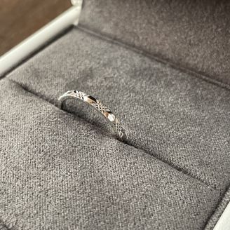 【Foulason(フレゾン)】の口コミ 切子風なデザインで一目惚れしてしまい、即決でした。
ダイヤモンドは付い...