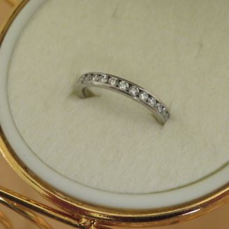 【ROYAL ASSCHER(ロイヤル・アッシャー)】の口コミ 何よりも輝きがすてきでした。
もう少し大きいものや、細いものもつけまし...