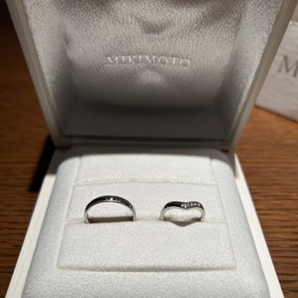 【MIKIMOTO(ミキモト)】の口コミ 三ヶ月かけて色んな店舗にいって、選んだ指輪です。
シンプルかつ長年つけ...