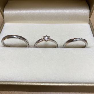 【Stel Giurare(ステルジュラーレ)】の口コミ リングの中にさりげなく差し色が入っていて、可愛らしい指輪です。配色がと...