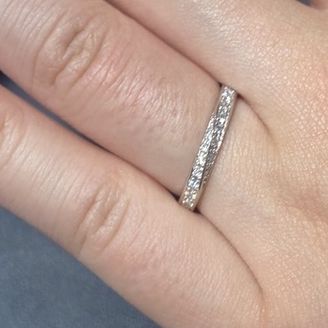 【ジュエリーツツミ(JEWELRY TSUTSUMI)】の口コミ シンプルながらも上品で飽きがこないデザインを気に入り、試着しました。こ...