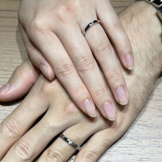 【萬時(Manji)】の口コミ シンプルながらも、左右で質感が変わっています。
夫と初見で試着させて頂...