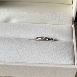 【Timeless ones Lovers(タイムレスワンズラバーズ)】の口コミ シンプルなデザインにしたので毎日つけやすく気に入っています。ダイヤがつ...