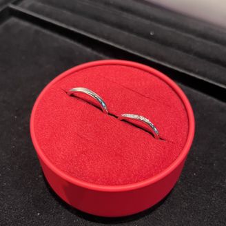 【AFFLUX(アフラックス)】の口コミ デザイナーさんにデザインを書いていただき、とっても満足できる指輪です！...