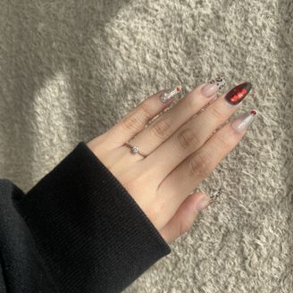 【トリニティ(Trinity)】の口コミ 特に素材など細かいところは気にしてはいませんでしたが、
ダイヤが真ん中...