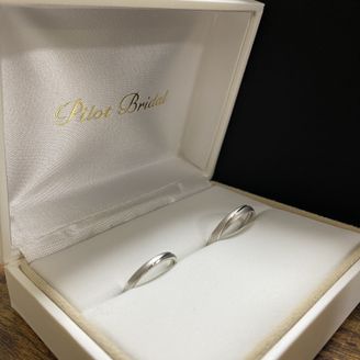 【PILOT BRIDAL(パイロットブライダル)】の口コミ 飛行機にも使われる純度の高いプラチナで出来ているそうでキズのつきやすい...