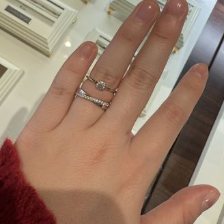 【OGAKI SASHIGEN(大垣さし源)】の口コミ 婚約指輪と重ねづけがしたくて、婚約指輪のダイヤモンドが溝にハマりやすい...