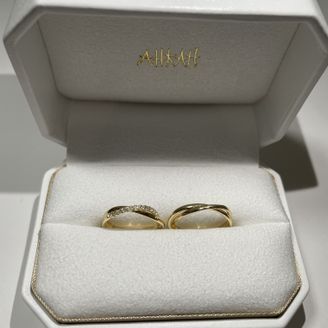 【AHKAH(アーカー)】の口コミ 指輪の形がハート型になっていてかわいいデザインになっています。
色もイ...