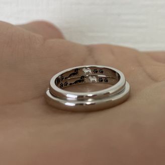 【Forme Poche(フォルムポッシュ)】の口コミ 自分の愛犬を入れられて色まで付けられるので、
最高の思い出になります。...