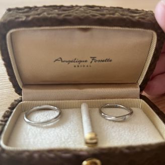 【アンジェリックフォセッテ(Angelique Fossette)】の口コミ 他店で指輪診断をしてもらい、夫婦ともウェーブ型が似合うとのことで形にこ...