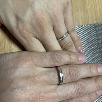 【PILOT BRIDAL(パイロットブライダル)】の口コミ 指輪のデザインはシンプルですが、その中でも指輪の内側に誕生石が入れるこ...