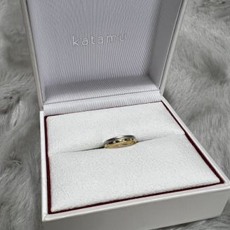 【Katamu(カタム)】の口コミ 細かいミルウチと５つ並んだダイヤが可愛らしいデザインです。普段身につけ...