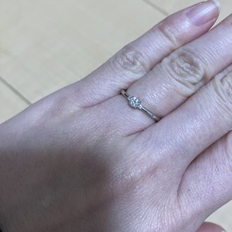 【アンジェリックフォセッテ(Angelique Fossette)】の口コミ いろいろなブライダルリングのお店を見ましたが、大きめのダイヤはあまり好...