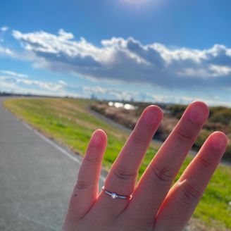 【アンジェリックフォセッテ(Angelique Fossette)】の口コミ 普段アクセサリーを身につける事がないのですが、リングが細いのでつけてい...