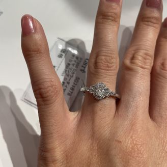 【GSTV】の口コミ カラーダイヤモンド&ダイヤリングD 中央に 約0.30ct、回りに約0...