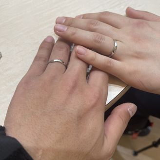 【NEUSPUR(ノイシュプール)】の口コミ シンプルかつ人と被らないデザインの指輪が欲しいと考えていました。今回選...