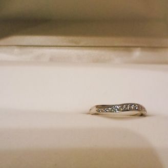 【PILOT BRIDAL(パイロットブライダル)】の口コミ ウェーブデザインのため、指が細く見える。
鍛造しているため、頑丈で常日...