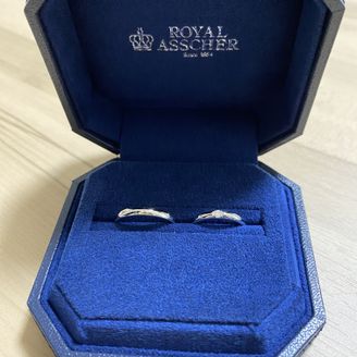 【ROYAL ASSCHER(ロイヤル・アッシャー)】の口コミ 何種類かの指輪を試着してみて、細すぎないシンプルな指輪が自分には向いて...