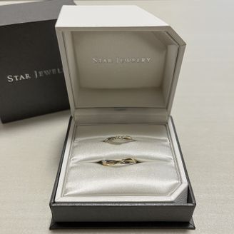 【STAR JEWELRY(スタージュエリー)】の口コミ シルバーとゴールドのミックスの指輪で中央にはダイヤモンドが散りばめられ...