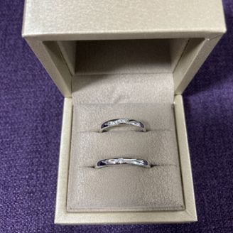 【HIROUMI(ヒロウミ)】の口コミ シンプルですが、プラチナがすごくツヤツヤしていてダイヤの輝きも強いと思...