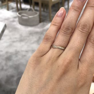 【STAR JEWELRY(スタージュエリー)】の口コミ ウェーブデザインが良くて他とは少し変わったデザインなのと、二つ合わせる...