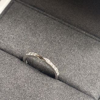 【トリニティ(Trinity)】の口コミ とてもシンプルでプライベートのお出かけはもちろん、お仕事であまり華美な...