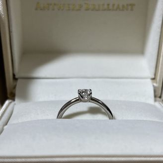 【ANTWERP BRILLIANT(アントワープブリリアント)】の口コミ シンプルで上品なデザインに惹かれて購入しました。ダイヤモンドの輝きがと...