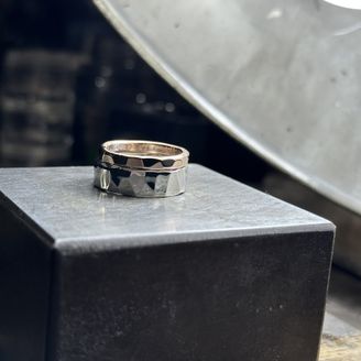 鎚目(つちめ) 850003 [結婚指輪] ichi(イチ) | Ringraph(リングラフ)